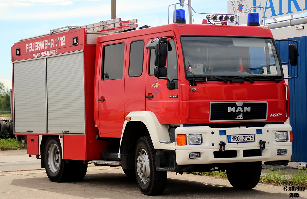 Tanklöschfahrzeug TLF 16/25 mit Ausrüstung für Technische Hilfeleistung der Freiwilligen Feuerwehr Warnemünde
